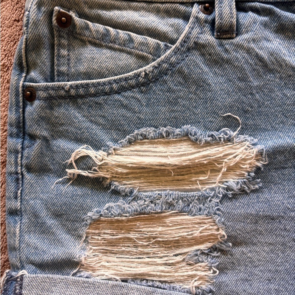 Volcom Stoned Rolled Distressed Denim Shorts Light Wash Blue Size 9 29 Waist - Picture 7 of 9